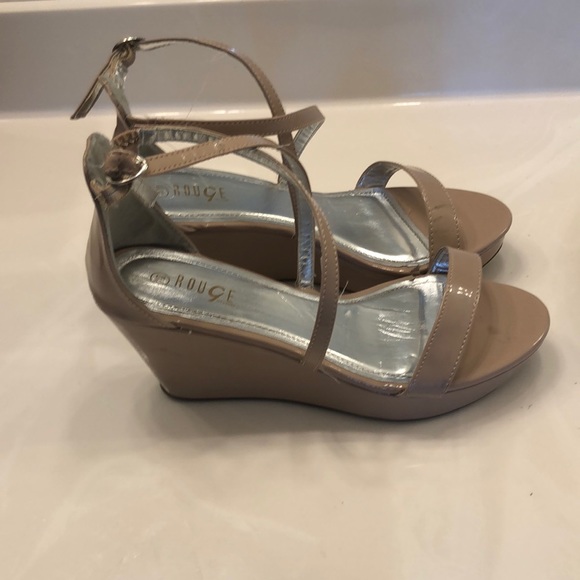 Heels (Rouge) - Picture 3 of 6